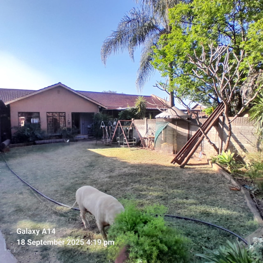 6 Bedroom Property for Sale in Oos Einde North West